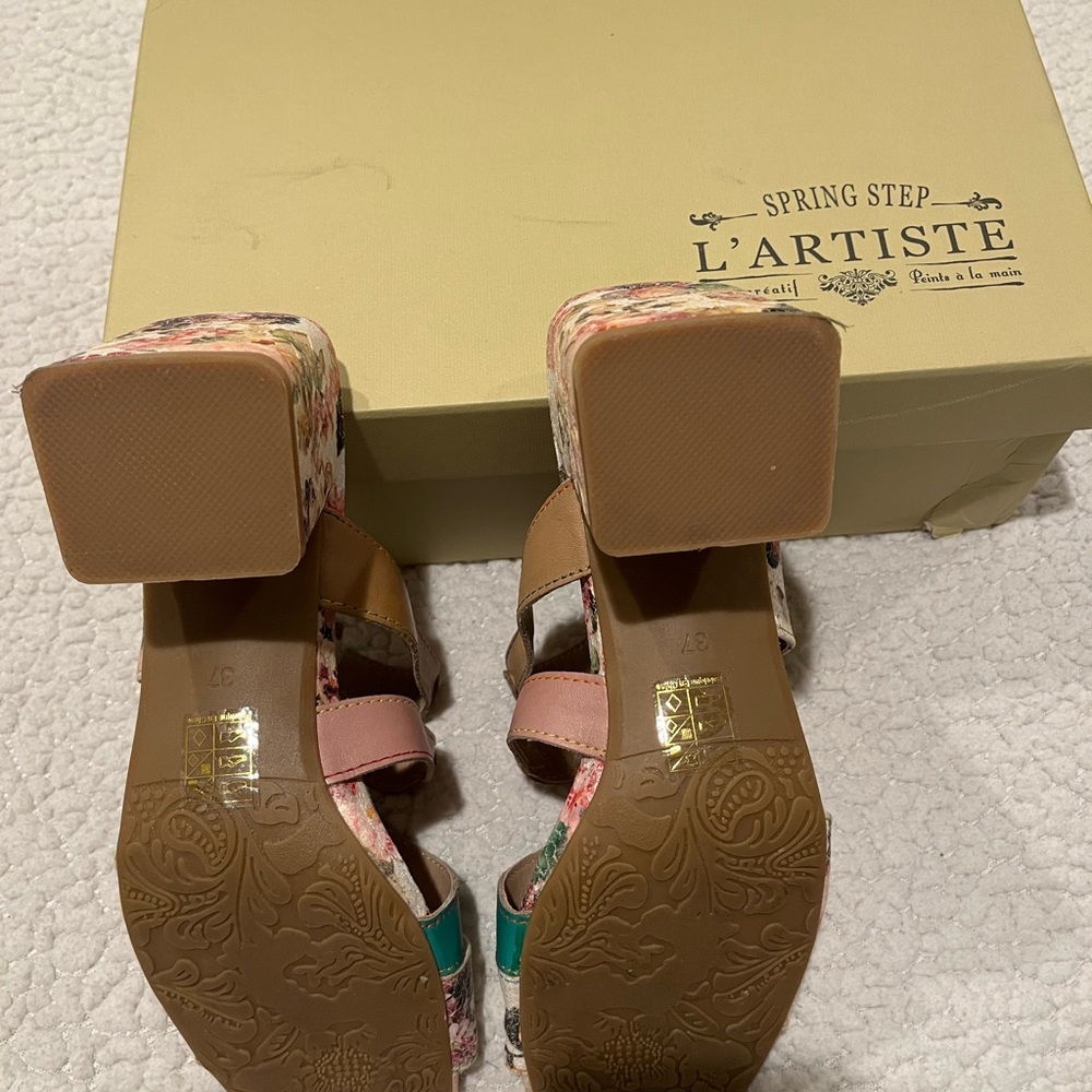 ladies L’Artiste Spring Step leather sandals, multi-color Size 7, worn once - Picture 2 of 4